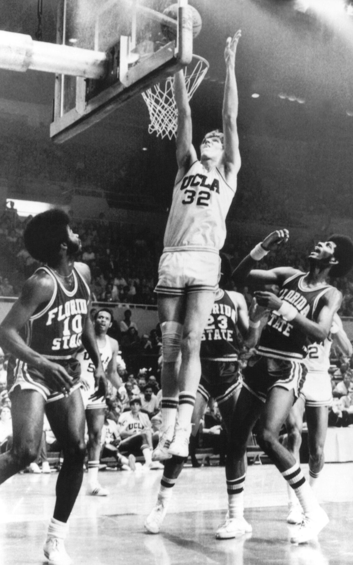 1972: Bill Walton scores 24 points to lead UCLA over Florida State for NCAA basketball title